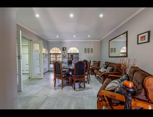 4 BEDROOM HOUSE FOR SALE IN PROTEA PARK